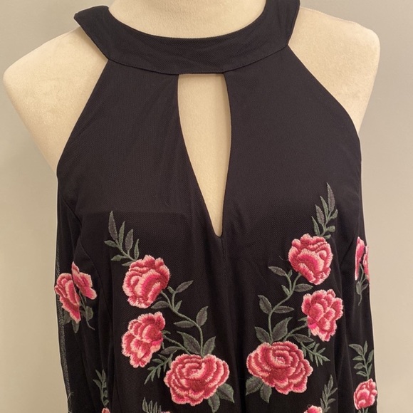 Torrid Gorgeous floral embroidered black dress size 1X. - Picture 3 of 10